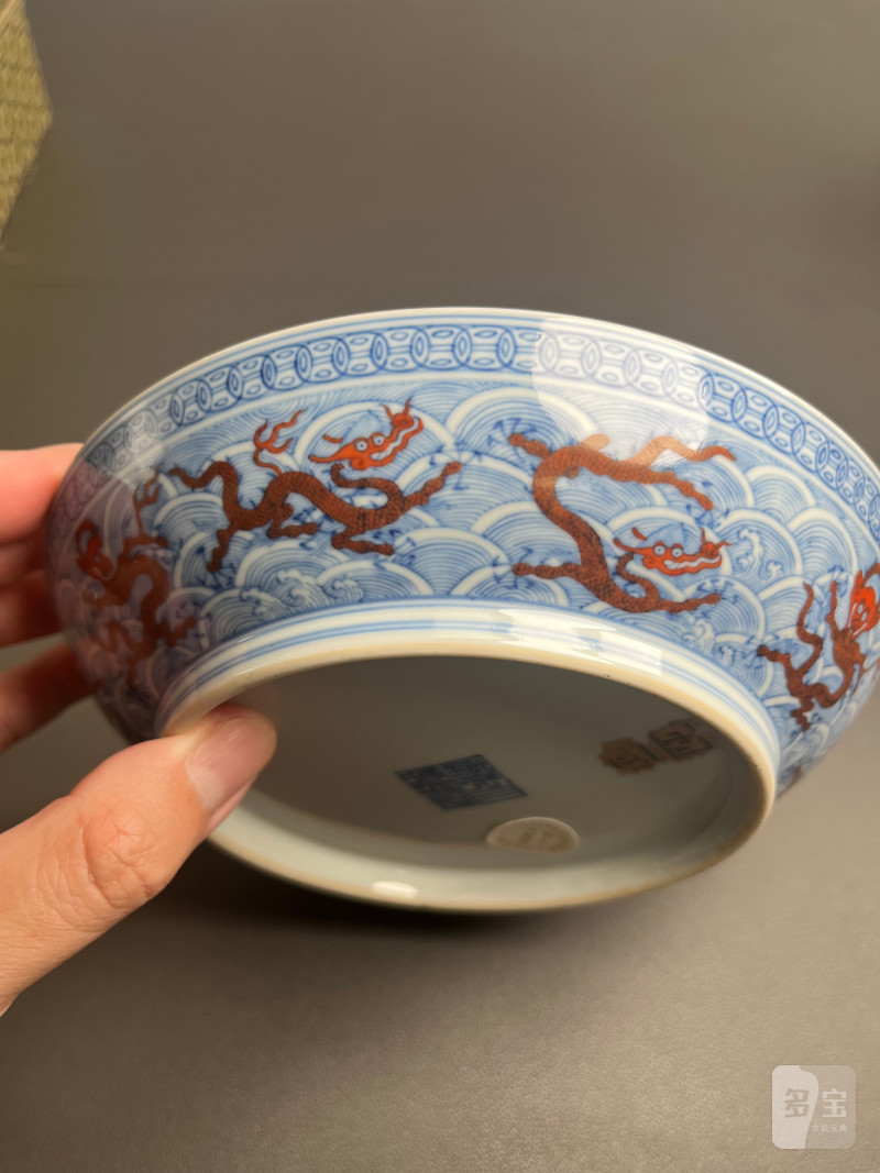 清乾隆  青花矾红九龙闹海图盘 - 图10